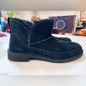 Authentic UGG Melrose Classic Ankle Booties NWOB Size 10 Black